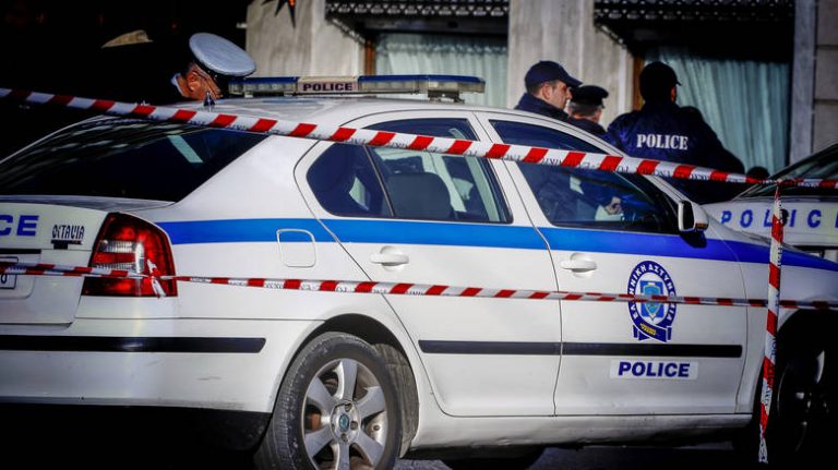 Γυναικοκτονία στη Δράμα: Τη σκότωσε με δύο σφαίρες και αυτοκτόνησε στο μπάνιο