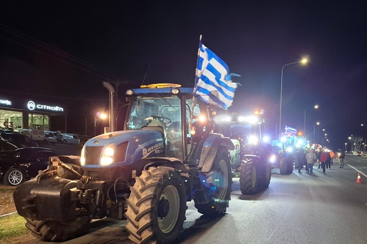 Στην Αλεξανδρούπολη μπήκαν με τρακτέρ αγρότες και κτηνοτρόφοι (βίντεο)